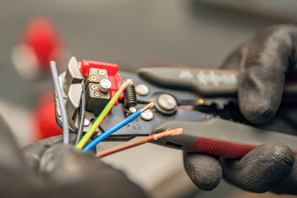 Best Emergency Electrical Repair  in Grinnell, IA