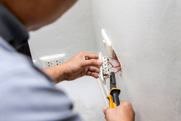 Best Circuit Breaker Repair  in Grinnell, IA